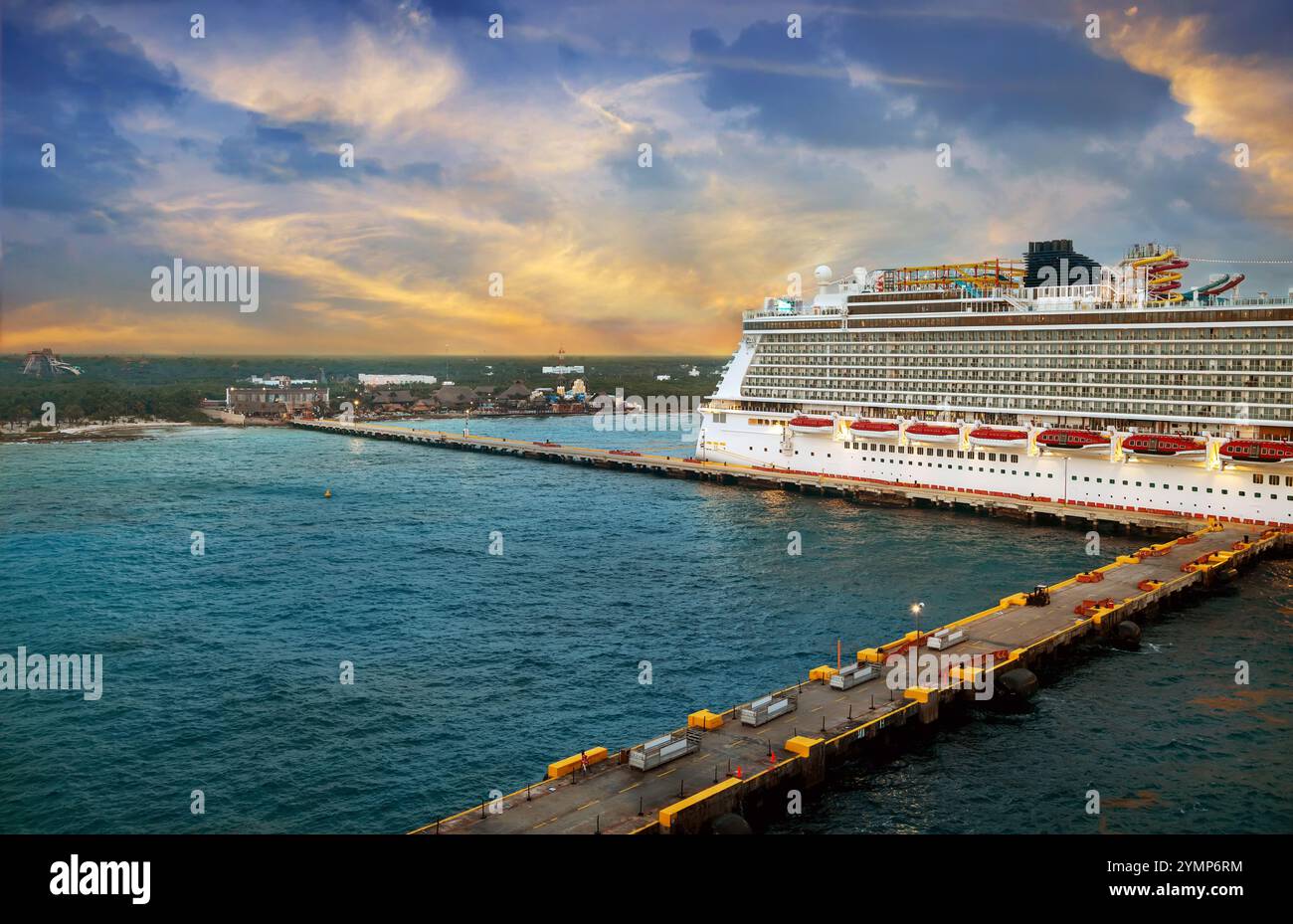 Cruise ship docked on hi-res stock photography and images - Alamy
