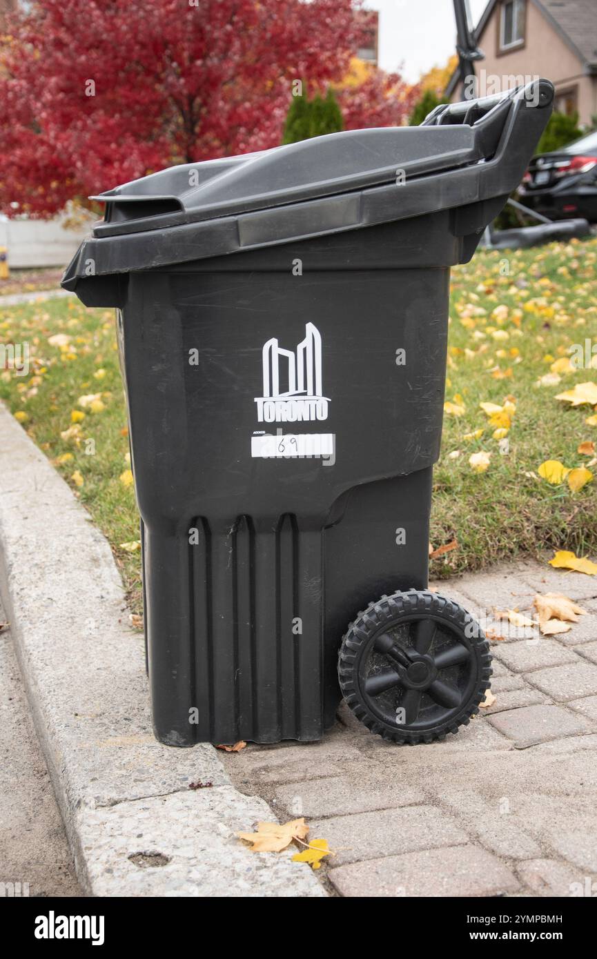 Black plastic wheelie bin hi-res stock photography and images - Alamy