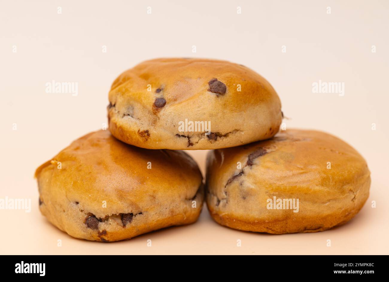Ympk Buns chocolate drops close up hi-res stock photography and images - Alamy
