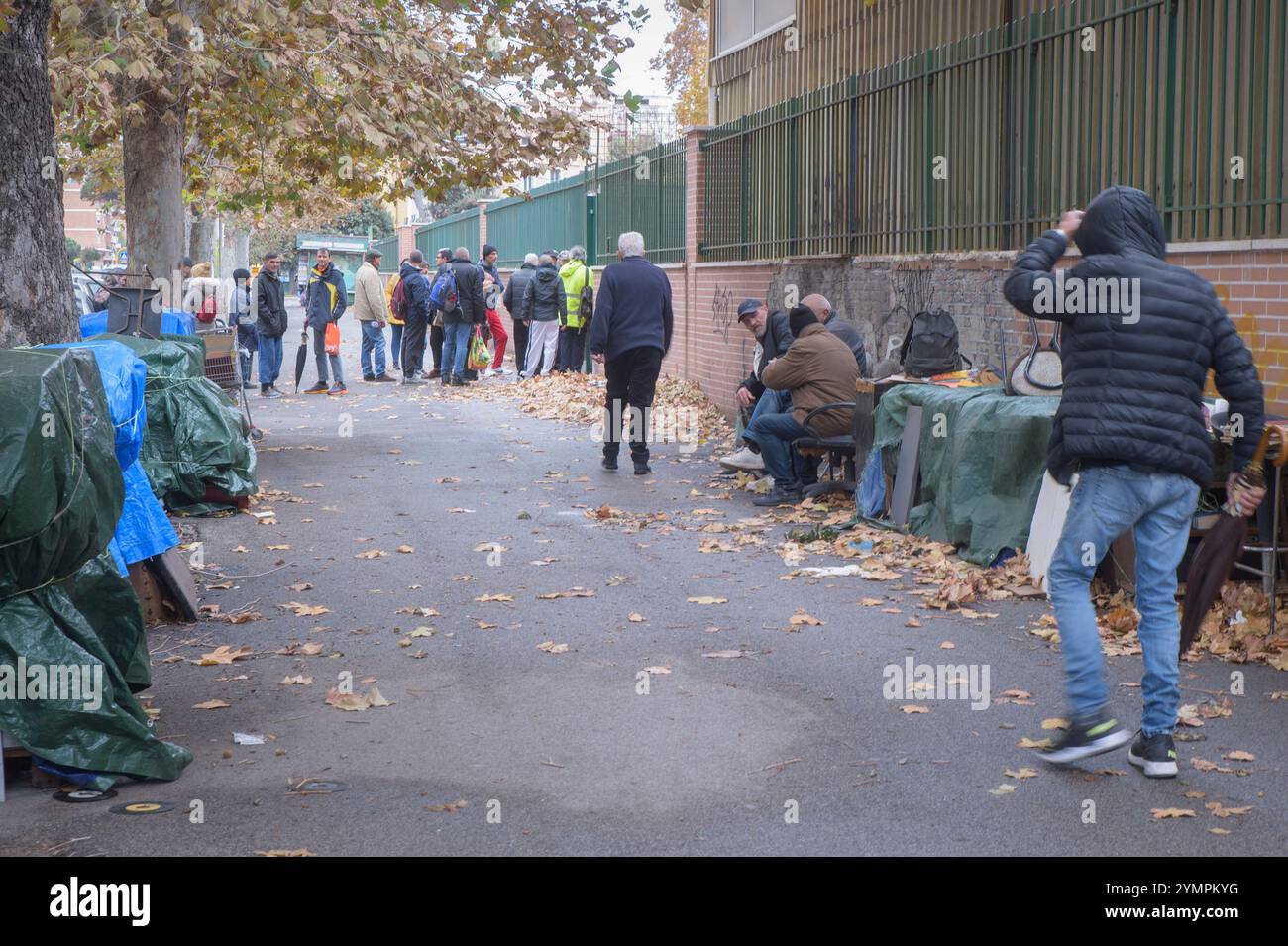 Italy poverty queuing hi-res stock photography and images - Alamy