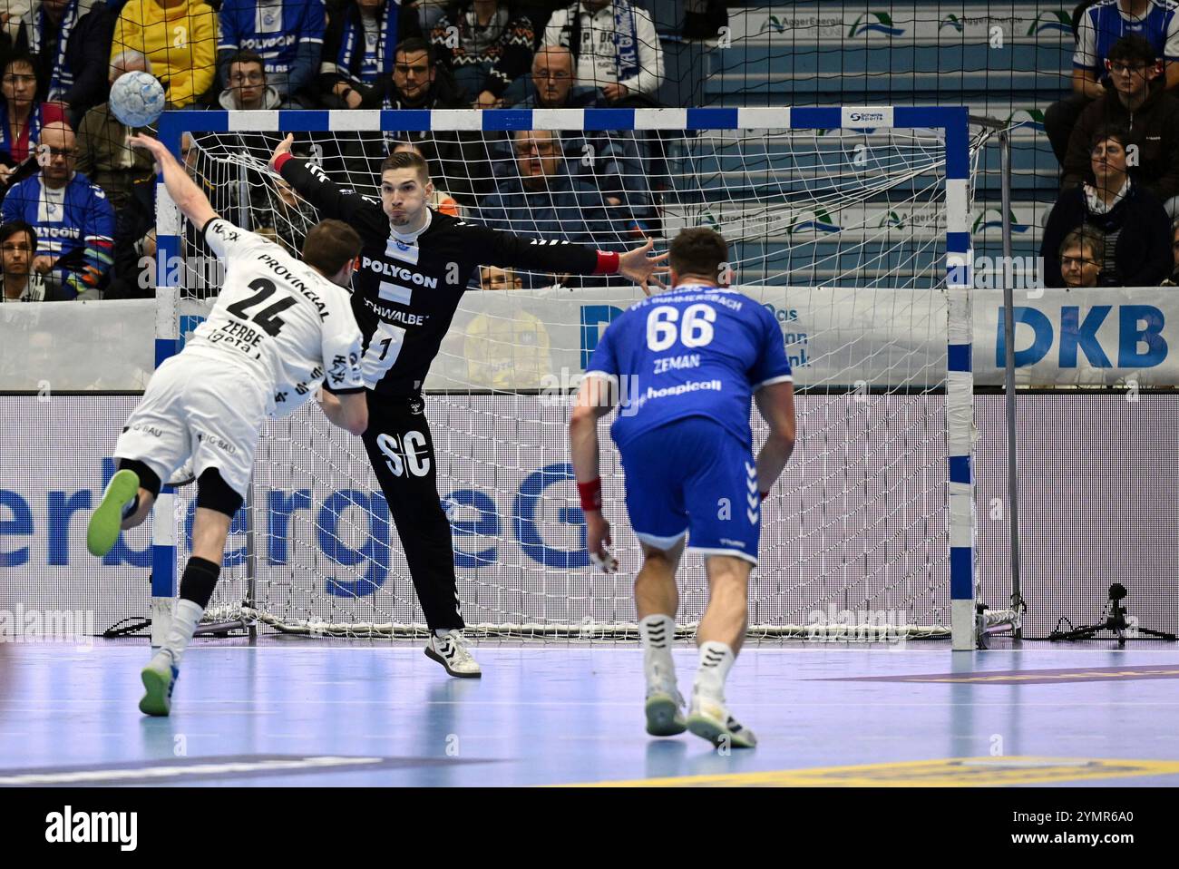 Gummersbach, Deutschland. 22nd Nov, 2024. 7 Meter Duell Dominik Kuzmanovic (VfL Gummersbach 1) gegen Lukas Zerbe (THW Kiel 24) GER, VfL Gummersbach vs. THW Kiel, Handball, Daikin 1. Bundesliga, 11. Spieltag, Spielzeit 2024/25, 22.11.2024 Foto: Eibner-Pressefoto/Juergen Augst Credit: dpa/Alamy Live News Stock Photo