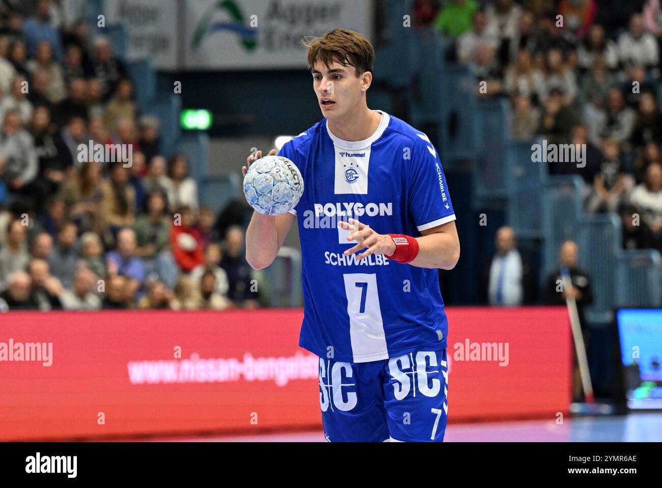 Gummersbach, Deutschland. 22nd Nov, 2024. Solobild Julian Koester (VfL Gummersbach 7) GER, VfL Gummersbach vs. THW Kiel, Handball, Daikin 1. Bundesliga, 11. Spieltag, Spielzeit 2024/25, 22.11.2024 Foto: Eibner-Pressefoto/Juergen Augst Credit: dpa/Alamy Live News Stock Photo