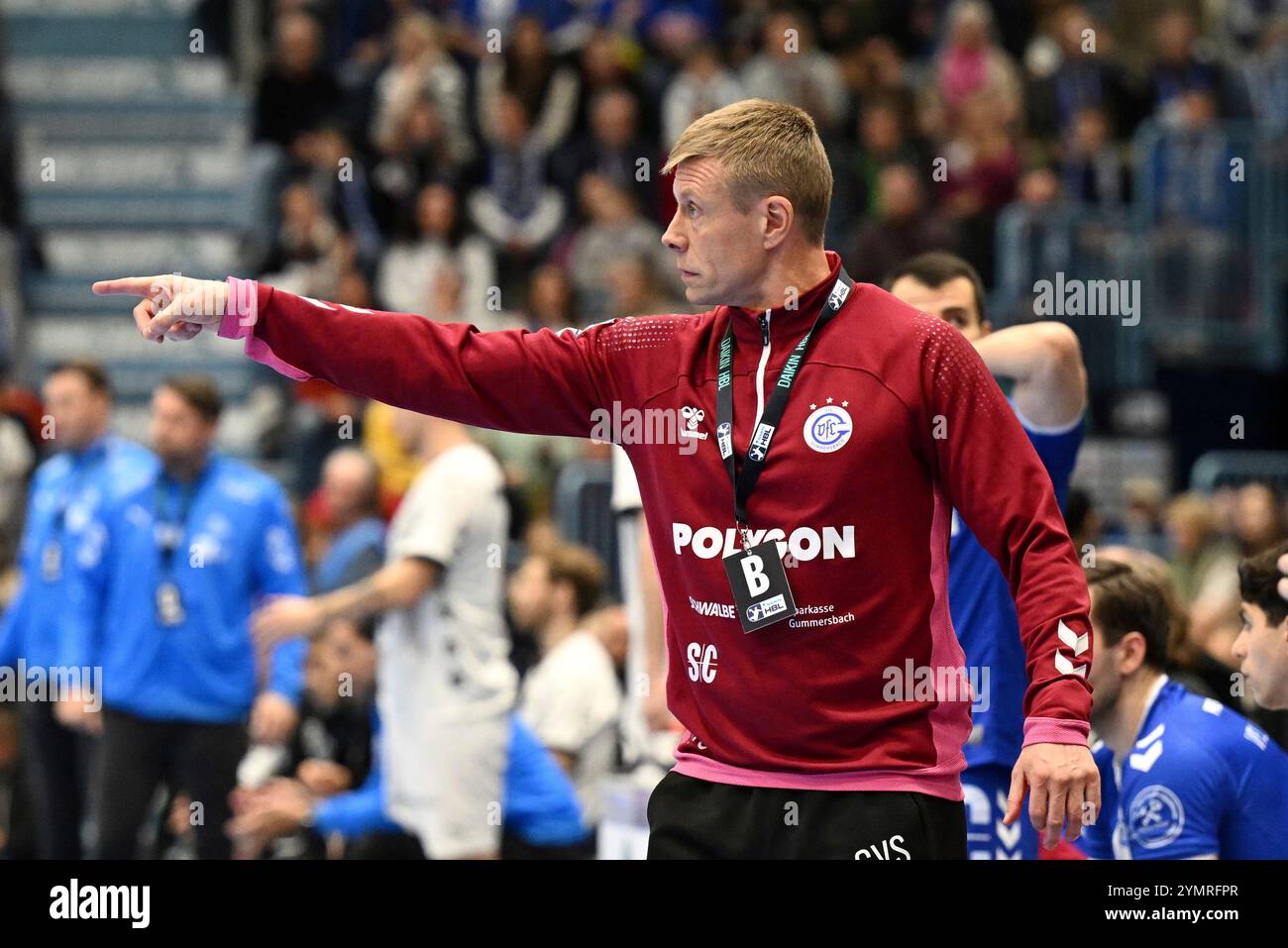 Gummersbach, Deutschland. 22nd Nov, 2024. Gudjon Valur Sigurdsson (VfL Gummersbach Trainer) mit Sorgenfalten auf der Stirn GER, VfL Gummersbach vs. THW Kiel, Handball, Daikin 1. Bundesliga, 11. Spieltag, Spielzeit 2024/25, 22.11.2024 Foto: Eibner-Pressefoto/Juergen Augst Credit: dpa/Alamy Live News Stock Photo