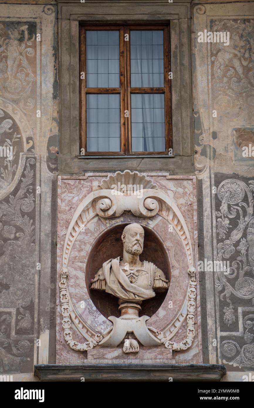 Details and sculptures on the facade of prestigious university Scuola Normale Superiore, in Piazza dei Cavalieri square (Knights Square), Pisa, Italy Stock Photo