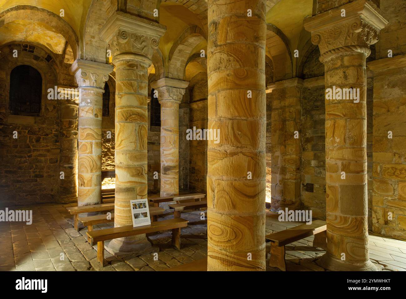 Durham interior norman pillars hi-res stock photography and images - Alamy