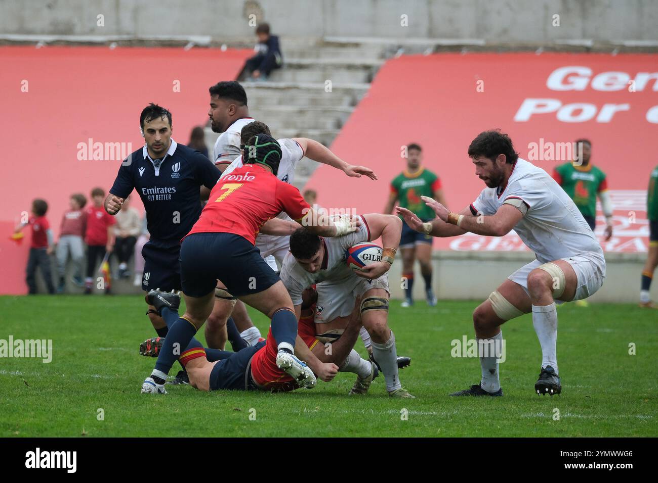 Players in action during the friendly rugby match between the Spanish ...
