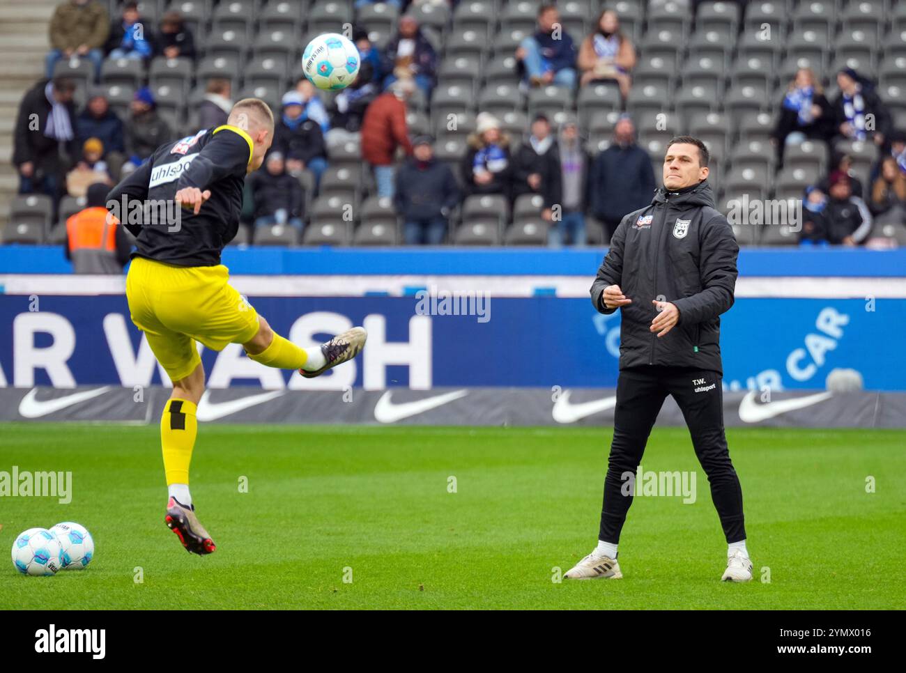 Berlin, Germany. 23rd Nov, 2024. Soccer: Bundesliga 2, Hertha BSC - SSV Ulm 1846, Matchday 13, Olympiastadion, Ulm head coach Thomas Wörle (r) trains with his player Felix Higl before the match. Credit: Soeren Stache/dpa - IMPORTANT NOTE: In accordance with the regulations of the DFL German Football League and the DFB German Football Association, it is prohibited to utilize or have utilized photographs taken in the stadium and/or of the match in the form of sequential images and/or video-like photo series./dpa/Alamy Live News Stock Photo