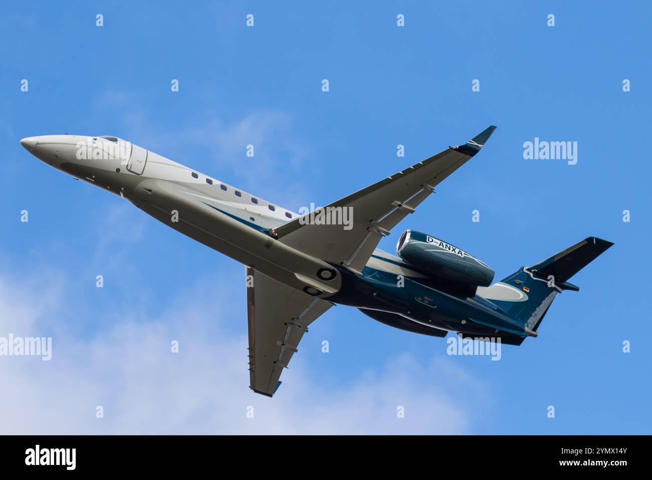 Vistajet farnborough hi-res stock photography and images - Alamy
