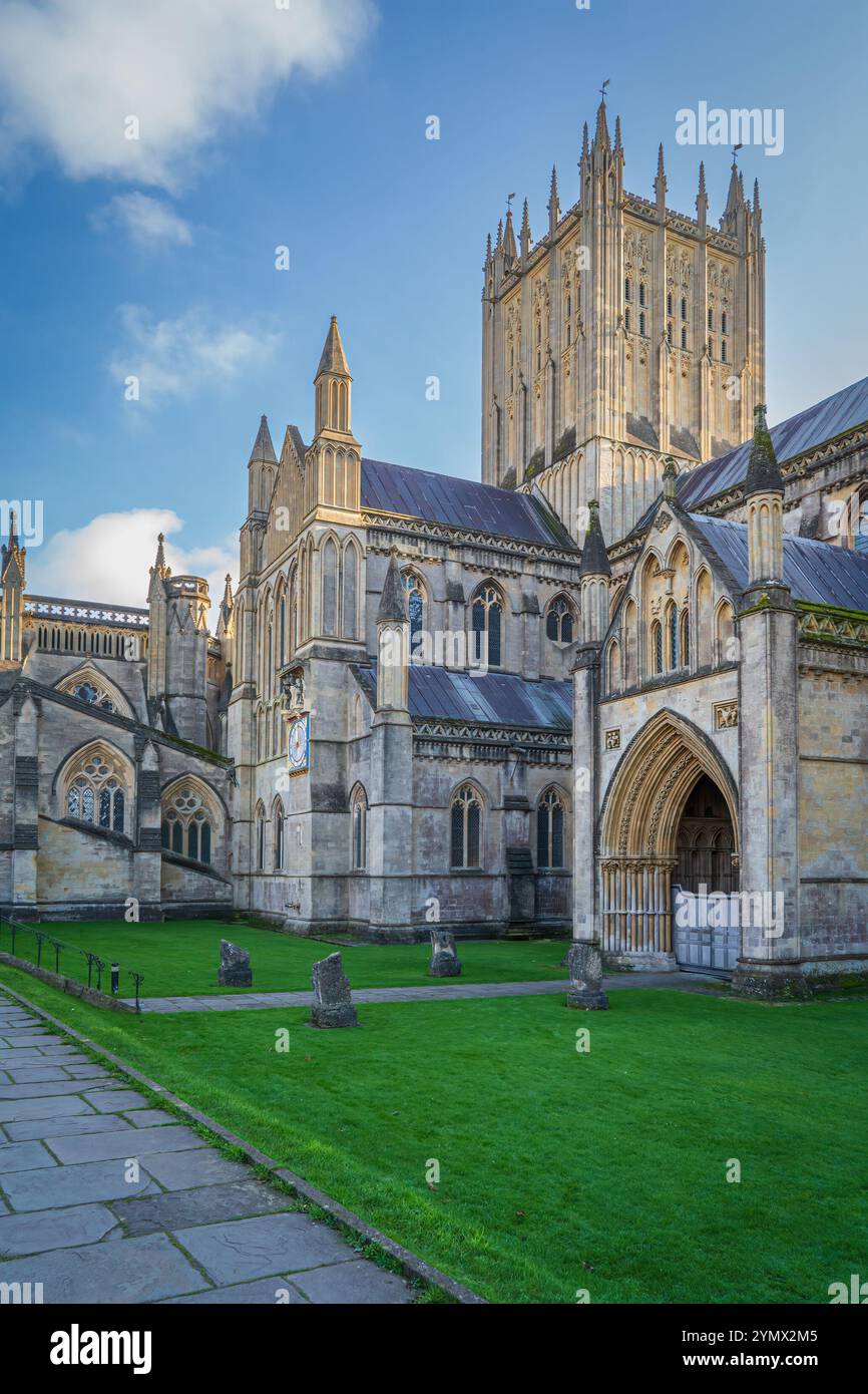 Wells cathedral west front hi-res stock photography and images - Alamy