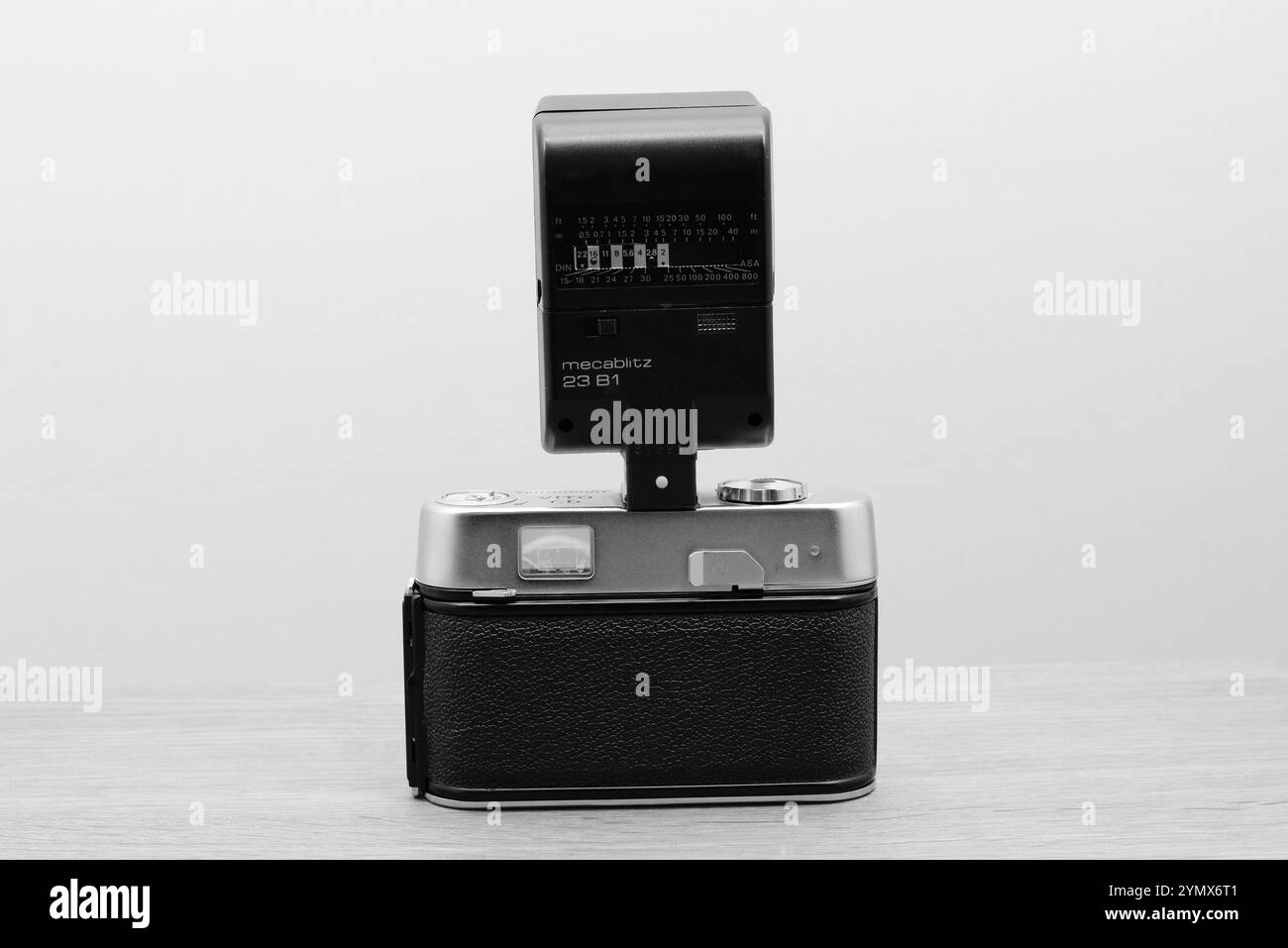 Voigtländer Vito CD Produced 1959-1968, Metz camera flash 23 B1 Stock ...