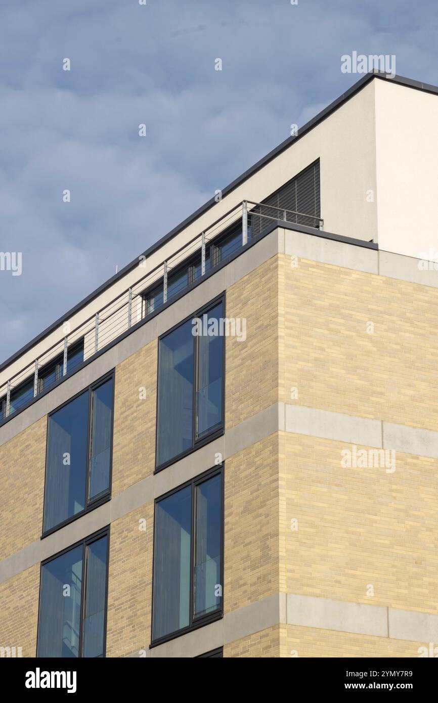 Ultra-modern office building in the sun Stock Photo - Alamy