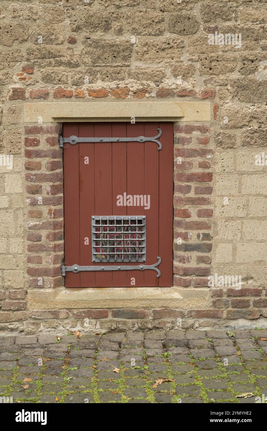 Details of a medieval building, windows Stock Photo - Alamy