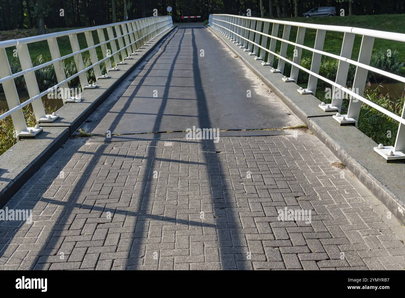 Canals with railing hi-res stock photography and images - Alamy