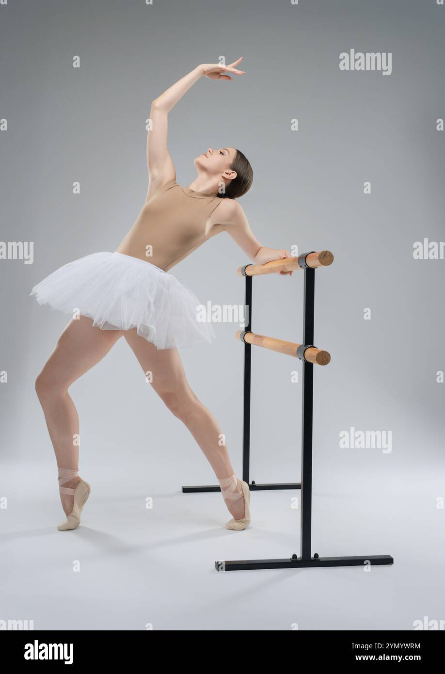 Professional Performance Dancer Professional dancer during rehearsal hi-res stock photography and ...