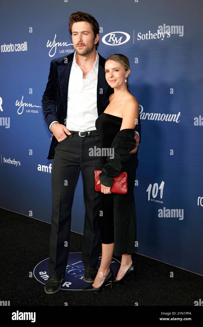 Brandon Sklenar mit Freundin Courtney Salviolo bei der amfAR Gala Las