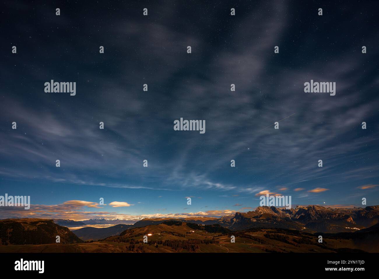 Night starry sky pink clouds hi-res stock photography and images - Alamy
