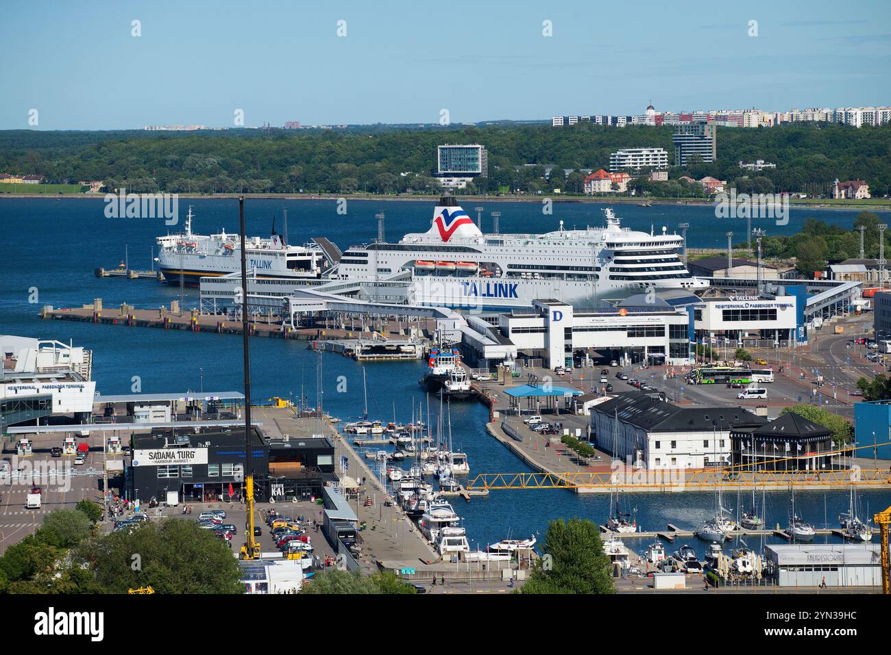 Top View Passenger Ferry Boat Hi res Stock Photography And Images Alamy top-view-passenger-ferry-boat-hi-res-stock-photography-and-images-alamy