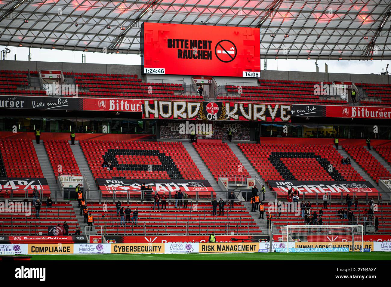Club smoking 2024 hi-res stock photography and images - Alamy