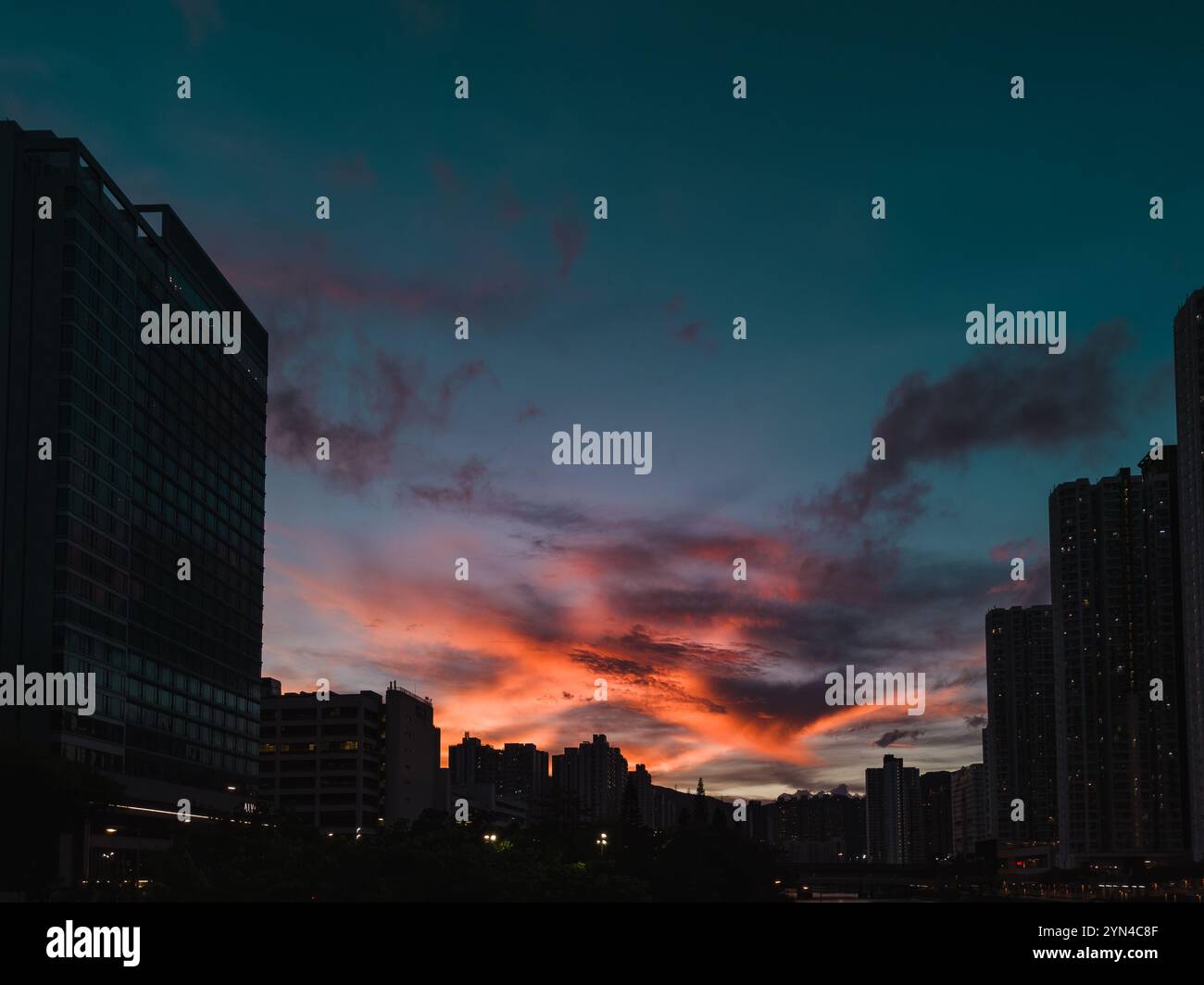 Picturesque dramatic city view hi-res stock photography and images - Alamy
