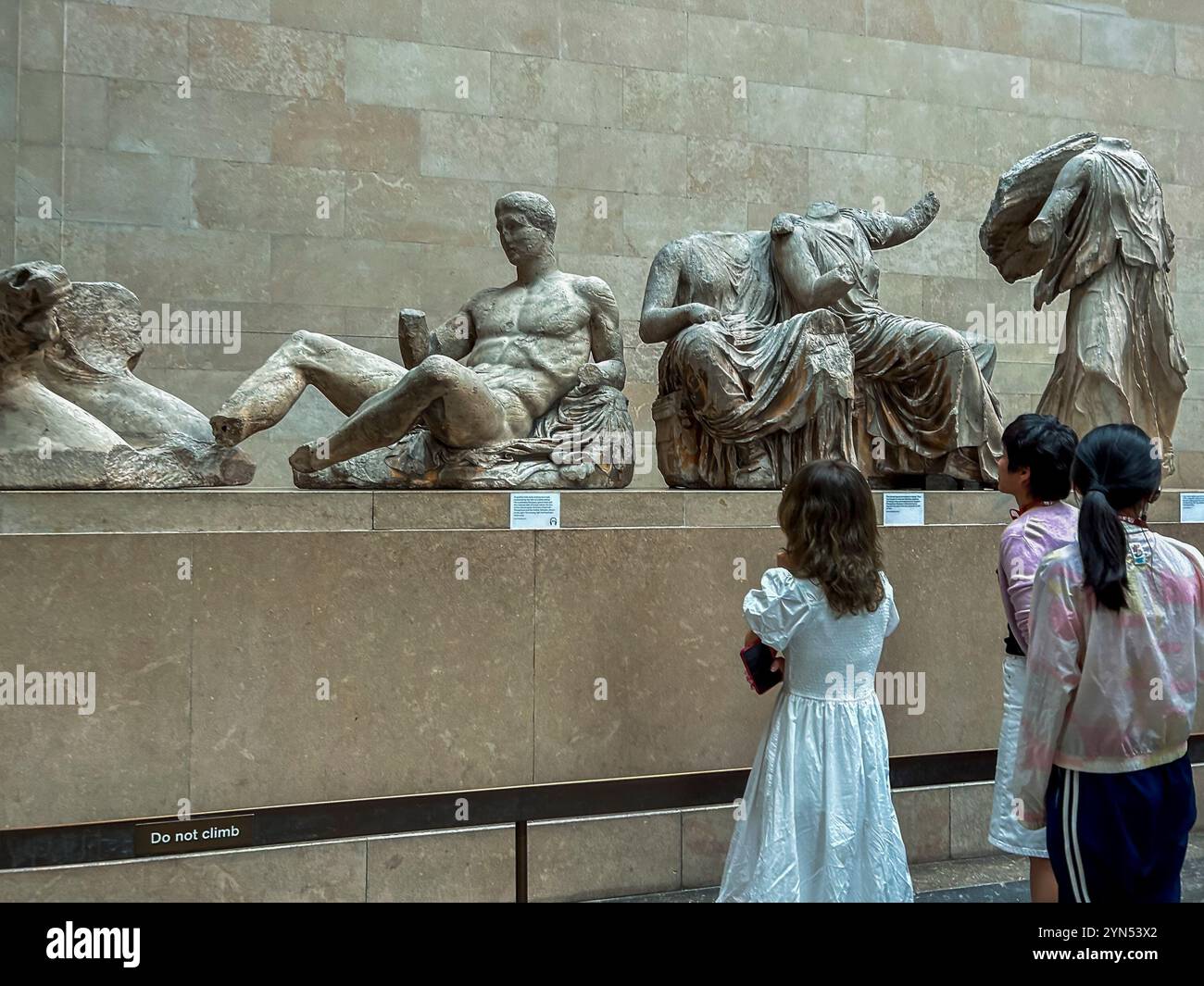 London, England, Group Children Looking, inside, Ancient Greek Art Exhibit , Collection, The British Museum, 'The Parthenon Marbles » Stock Photo