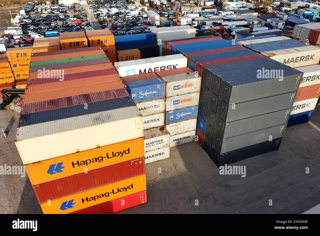 Themenbild Deutsche Wirtschaft,Export / Containerdepot Container ...