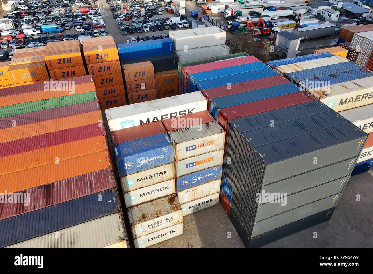 Themenbild Deutsche Wirtschaft,Export / Containerdepot Container ...