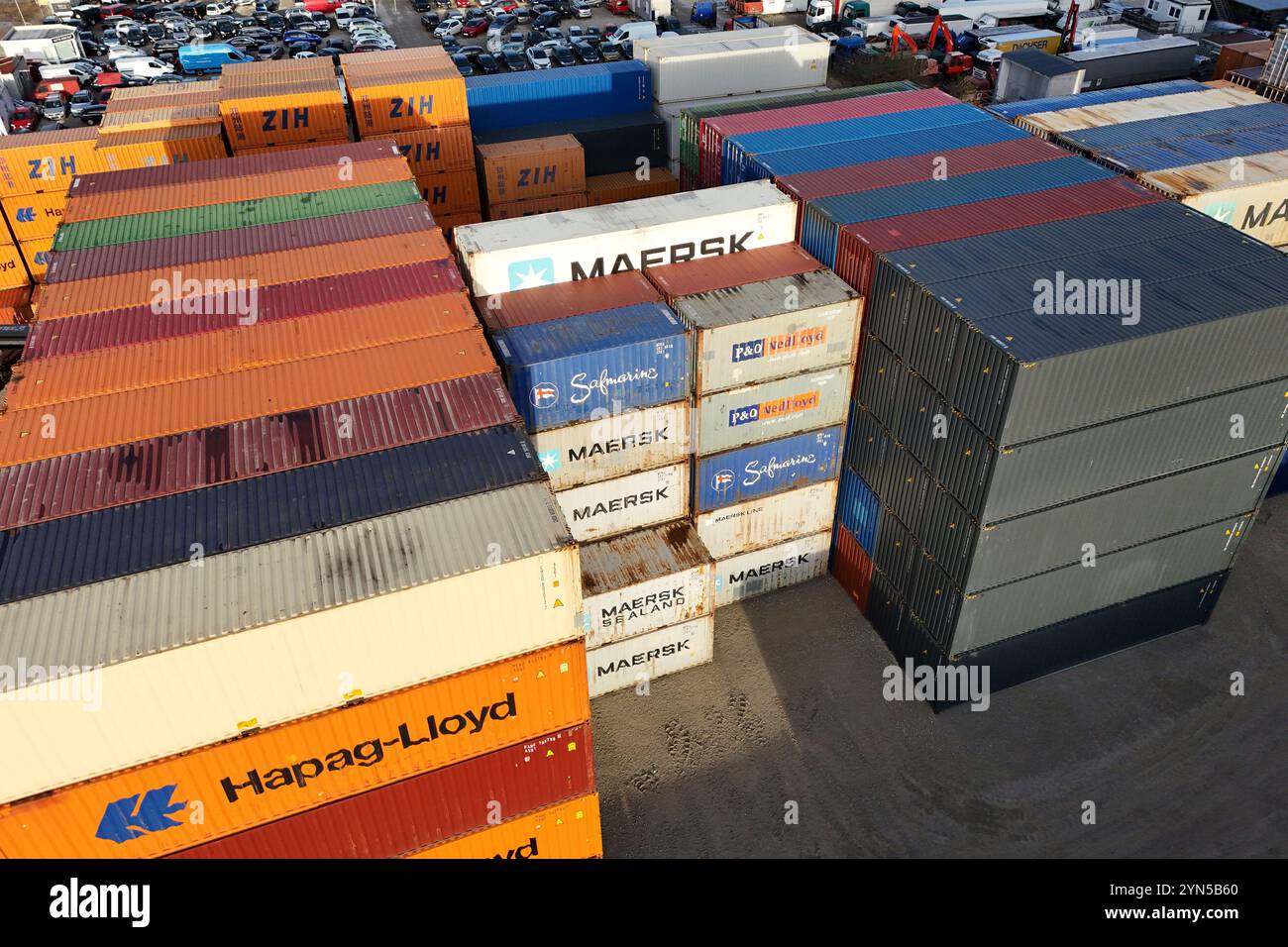 Topic picture German economy, export / container depot container ...