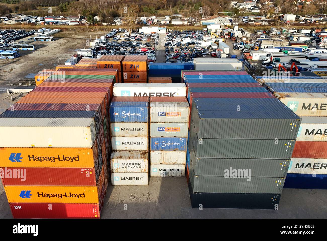 Topic picture German economy, export / container depot container ...