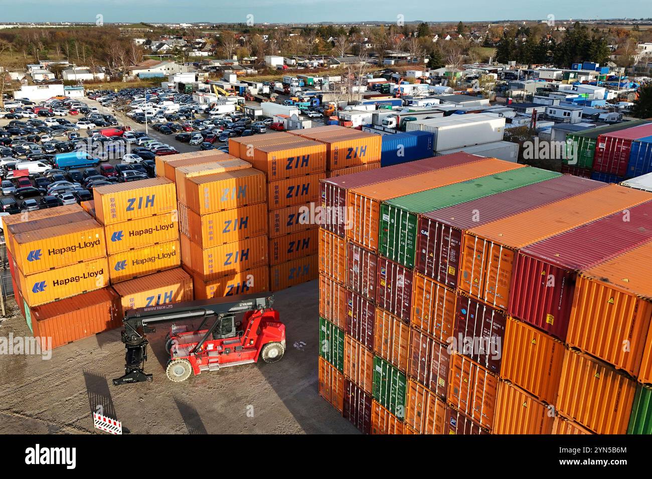 Topic picture German economy, export / container depot container ...