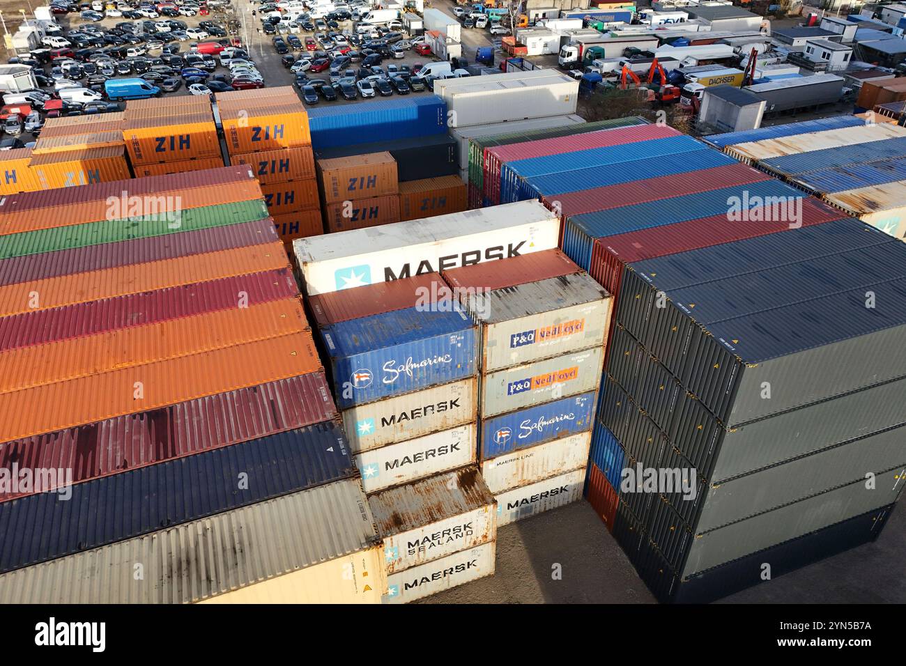 Topic picture German economy, export / container depot container ...