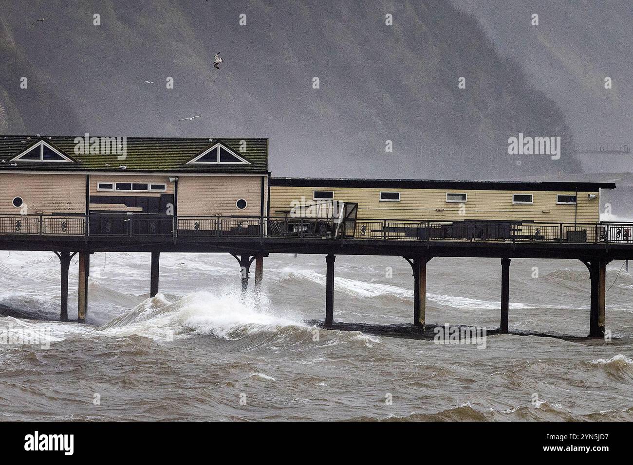 Pic by Mark Passmore. 23/11/2024. Waves batter the coastal town of teignmouth, Devon, UK, as Storm Bert bears its teeth. Winds of 50-70 MPH are predic Stock Photo