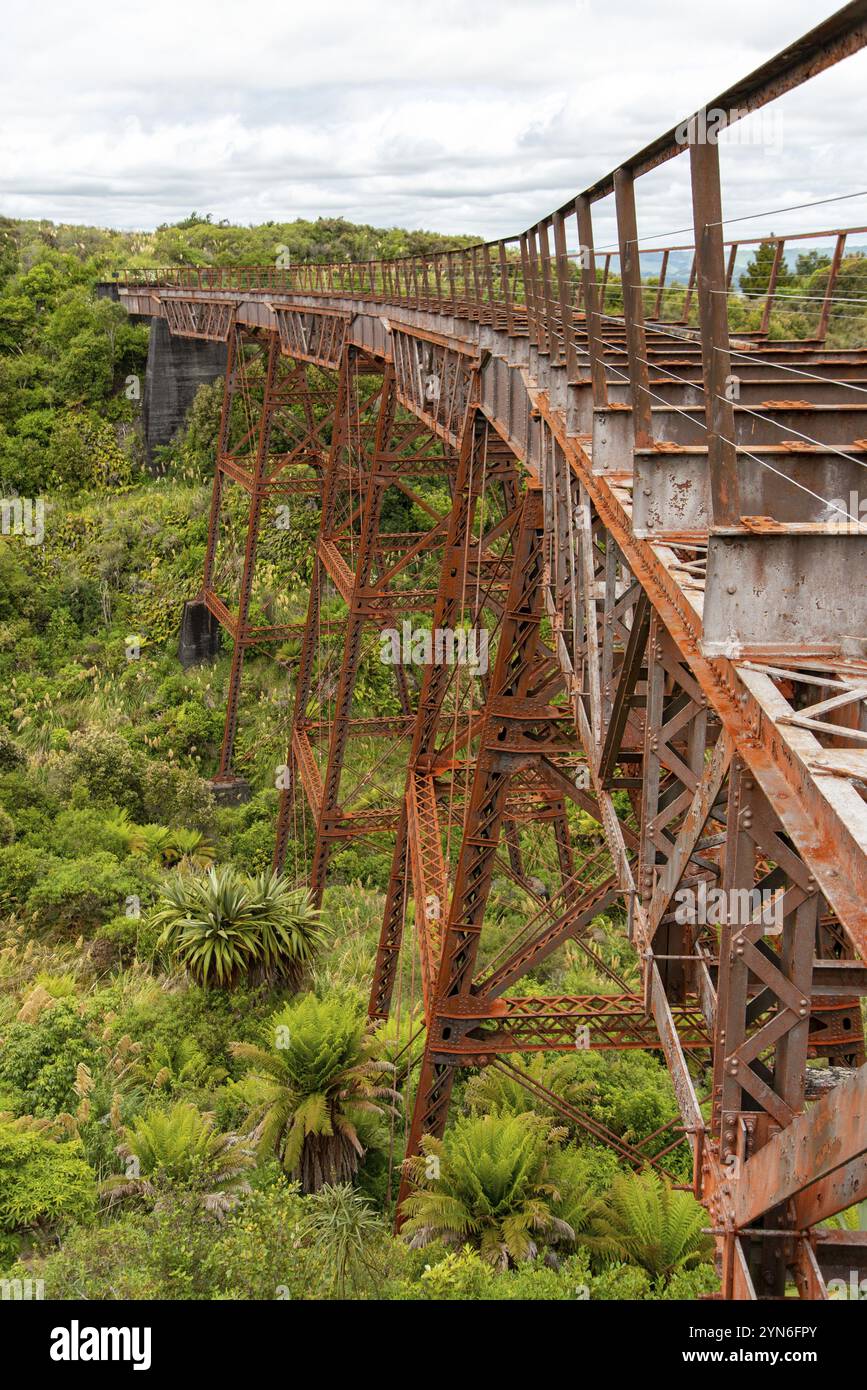 Old iron train bridge hi-res stock photography and images - Alamy