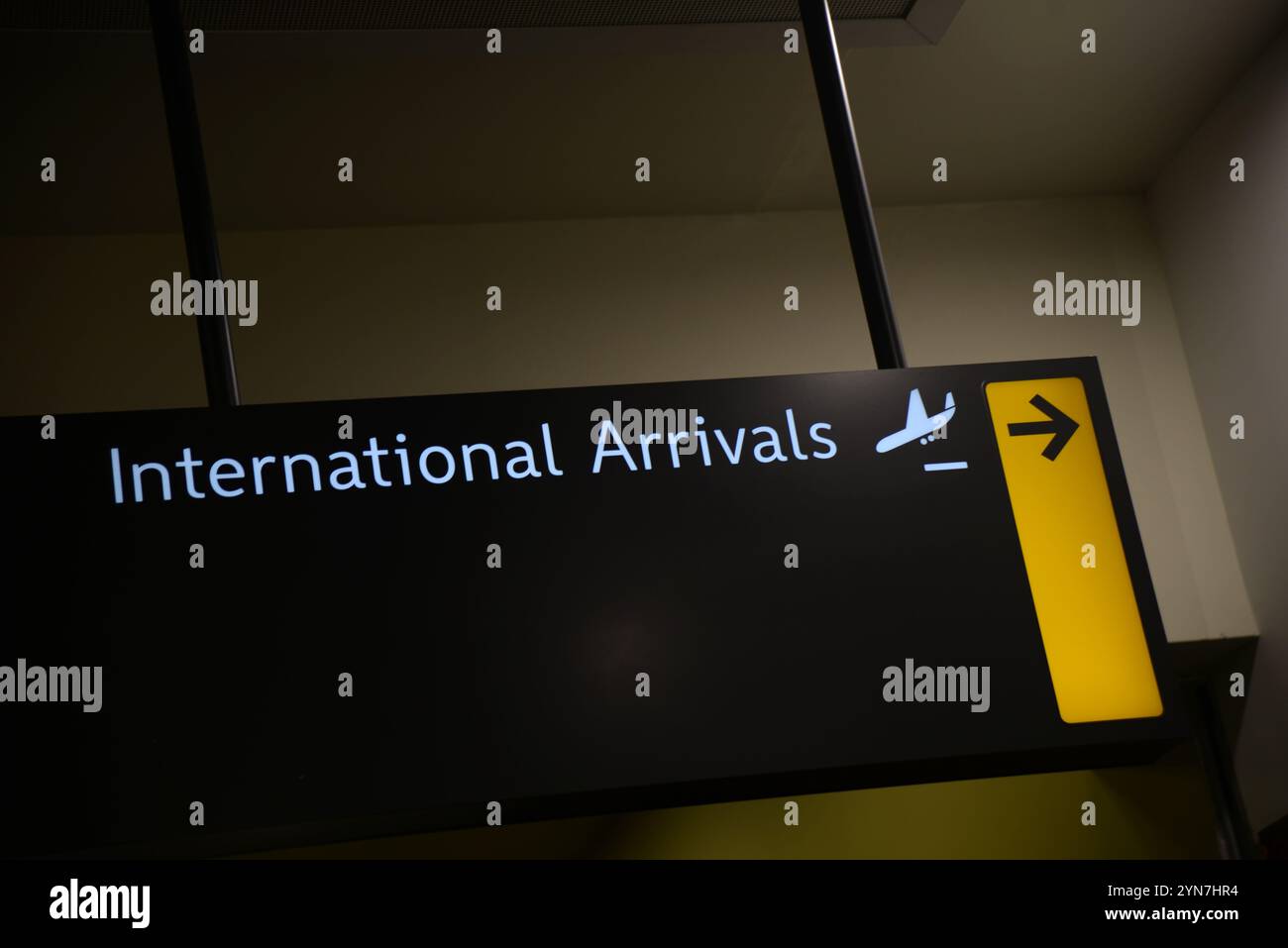 International arrivals hi-res stock photography and images - Alamy