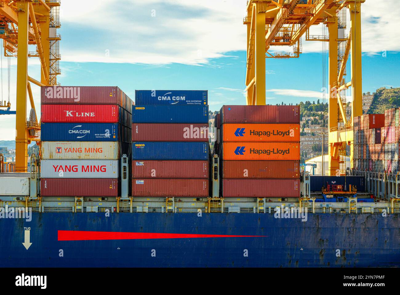 Yang ming shipping containers hi-res stock photography and images - Alamy