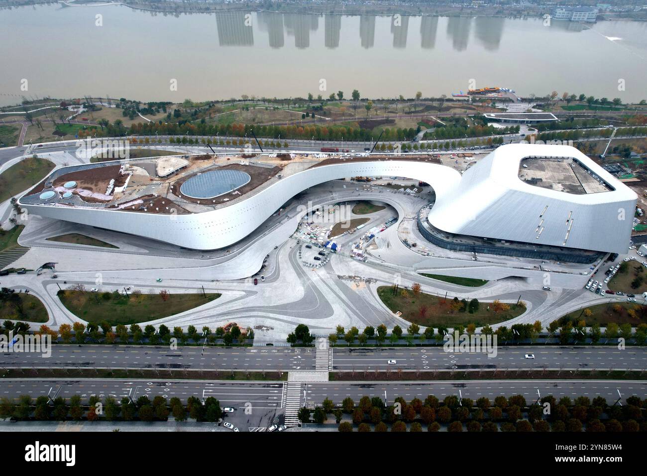 Xi'an,China.19th November 2024. Chang'an Cloud, a new landmark is under construction in Xi'an, Shaanxi Province, on November 19, 2024. Credit: Zhang Yuan/China News Service/Alamy Live News Stock Photo