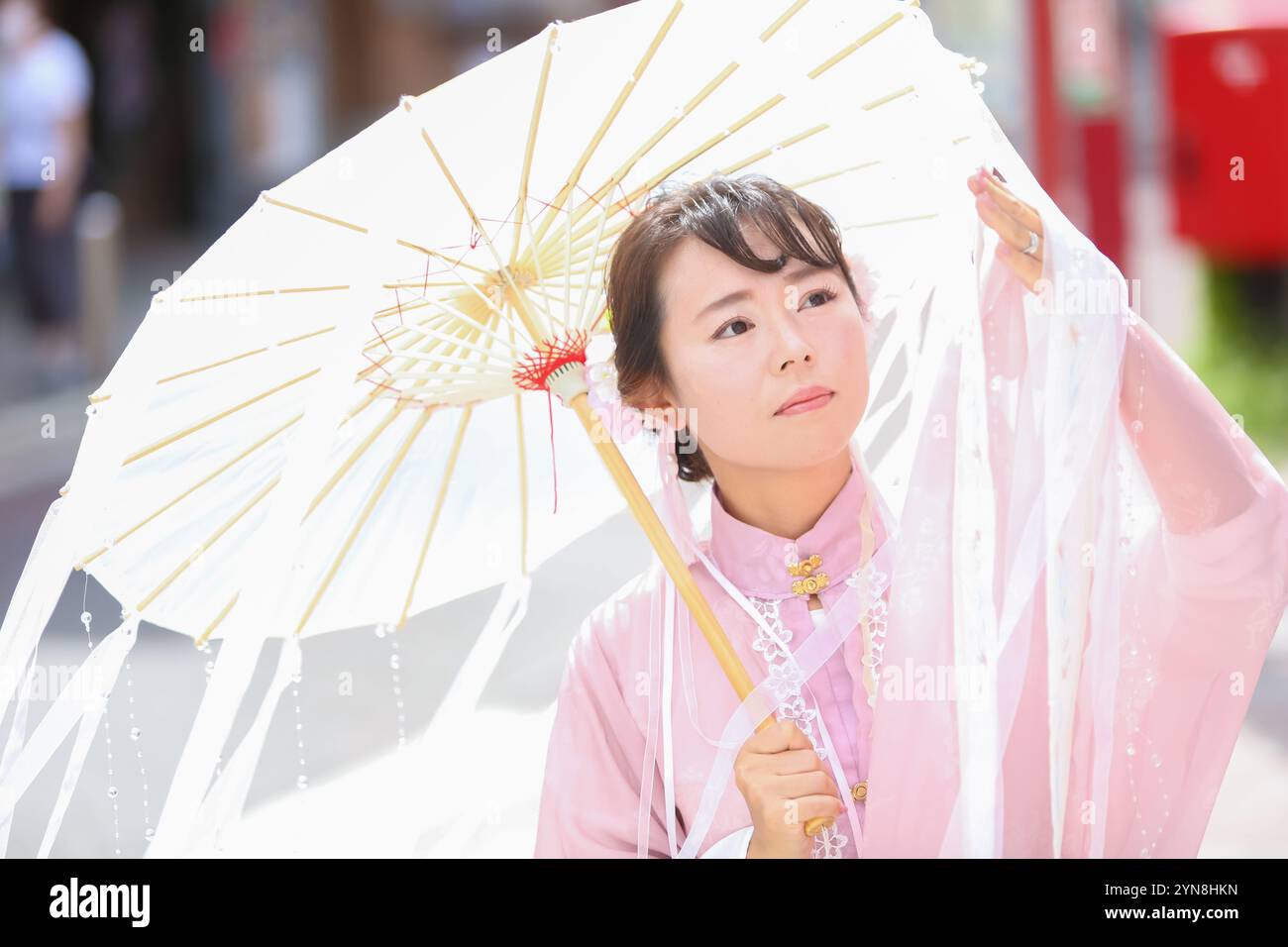 Woman in chinese clothing hi-res stock photography and images - Alamy