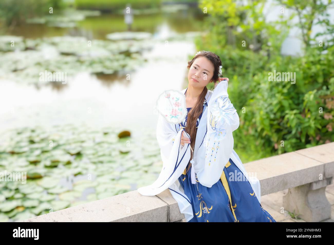 Woman in chinese clothing hi-res stock photography and images - Alamy