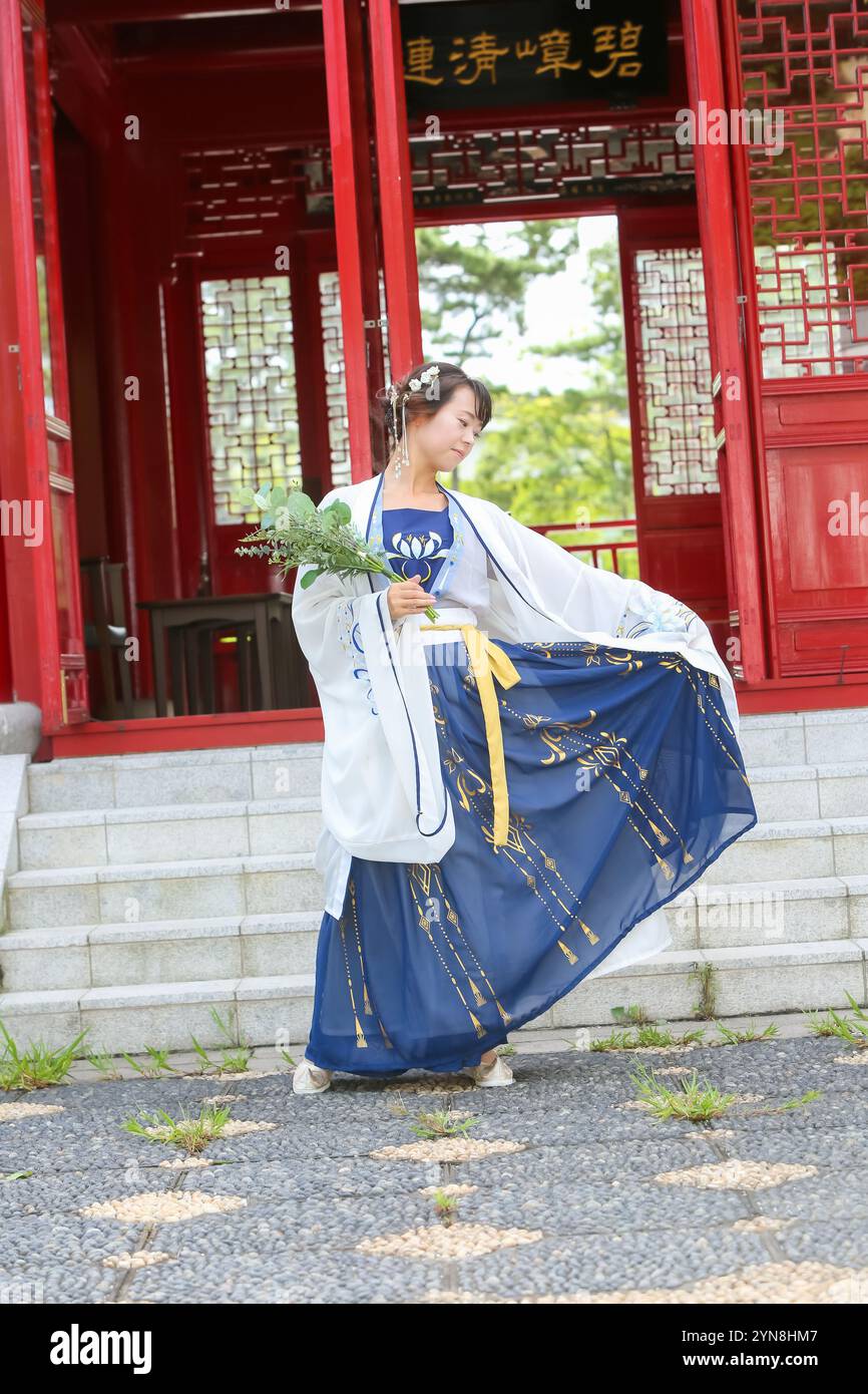 Chinese pose photos in hi-res stock photography and images - Alamy