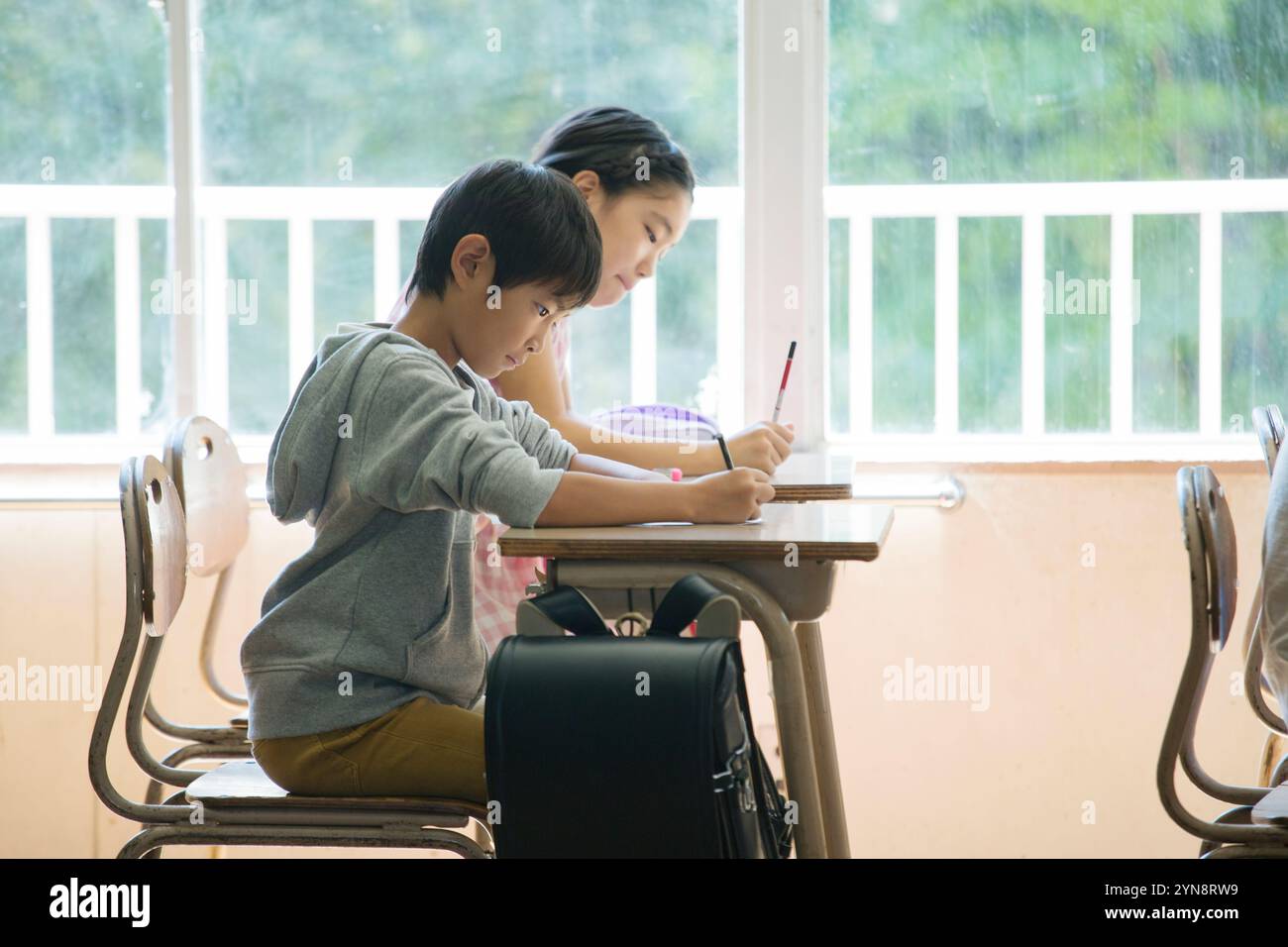 Children problem solving hi-res stock photography and images - Alamy