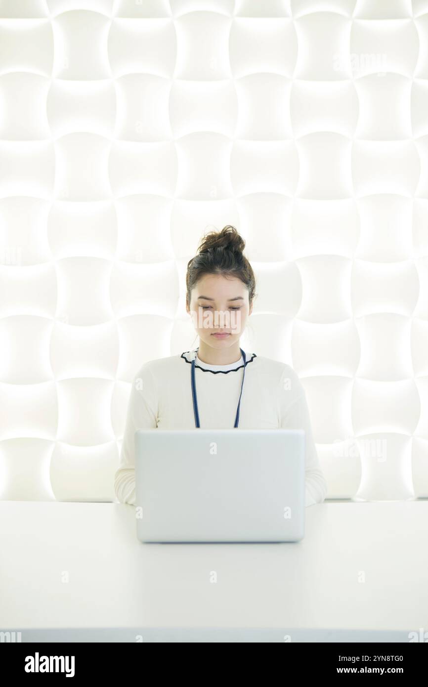 Back office computer hi-res stock photography and images - Alamy
