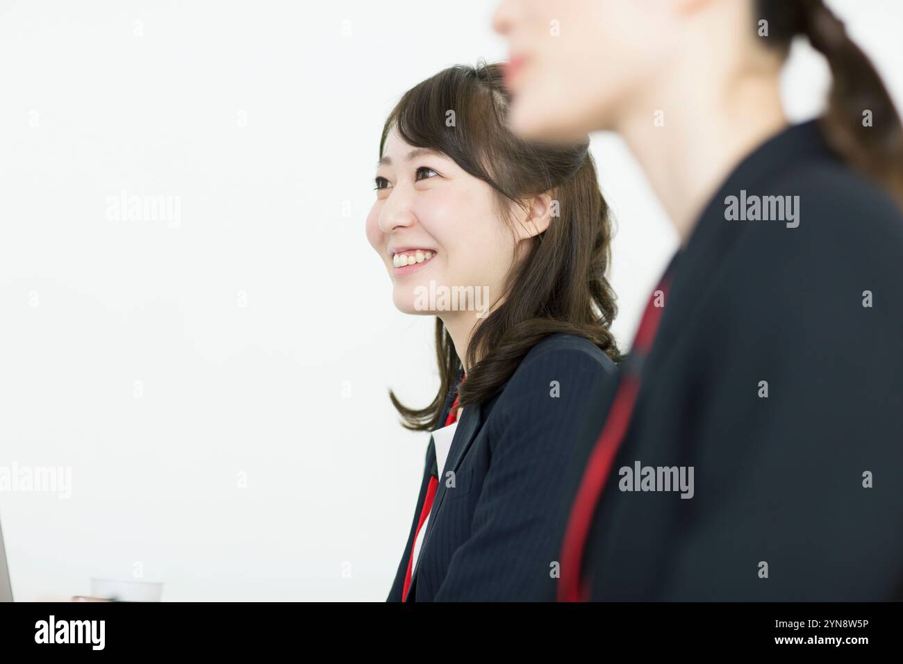 Woman in her 20s smiling at work Stock Photo - Alamy