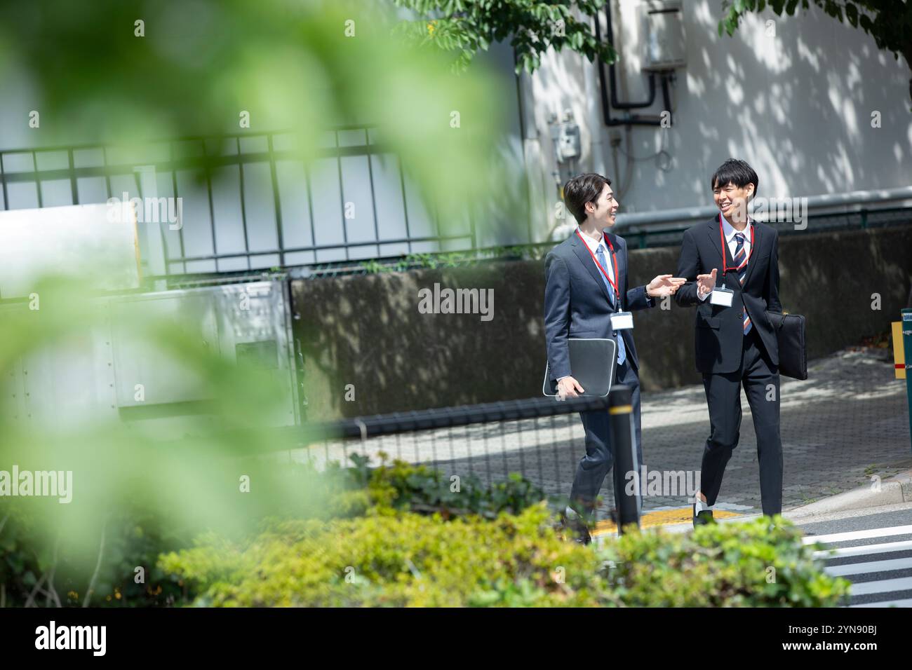 Men in black suits go hi-res stock photography and images - Alamy