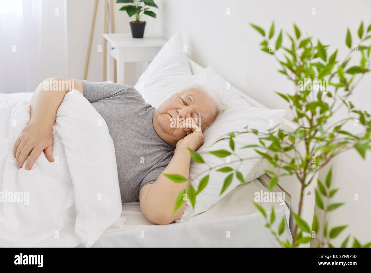 Man old sleeping bed night pillow hi-res stock photography and images ...