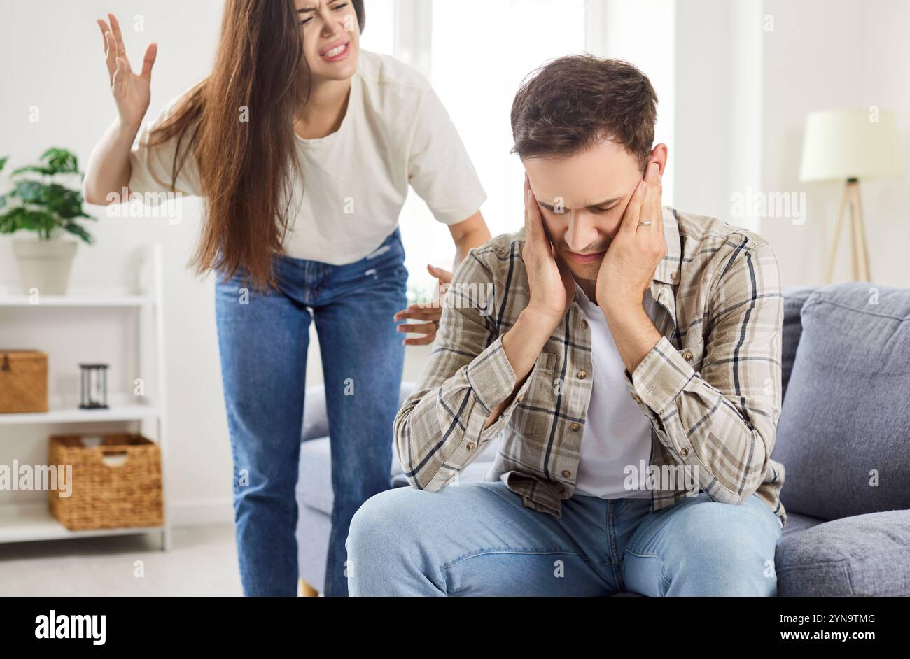 Angry couple having problems hi-res stock photography and images - Alamy