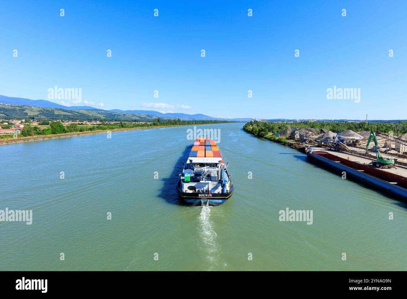 Conteneur portuaire hi-res stock photography and images - Alamy