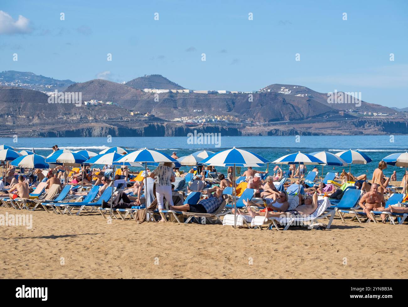 Gran Canaria, Canary Islands, Spain, 25th November 2024. Tourists, many British, bask in glorious sunshine on the city beach in Las Palmas as midday temperature reaches 33 degrees Celsius. Credit: Alan Dawson/Alamy Live News. Stock Photo