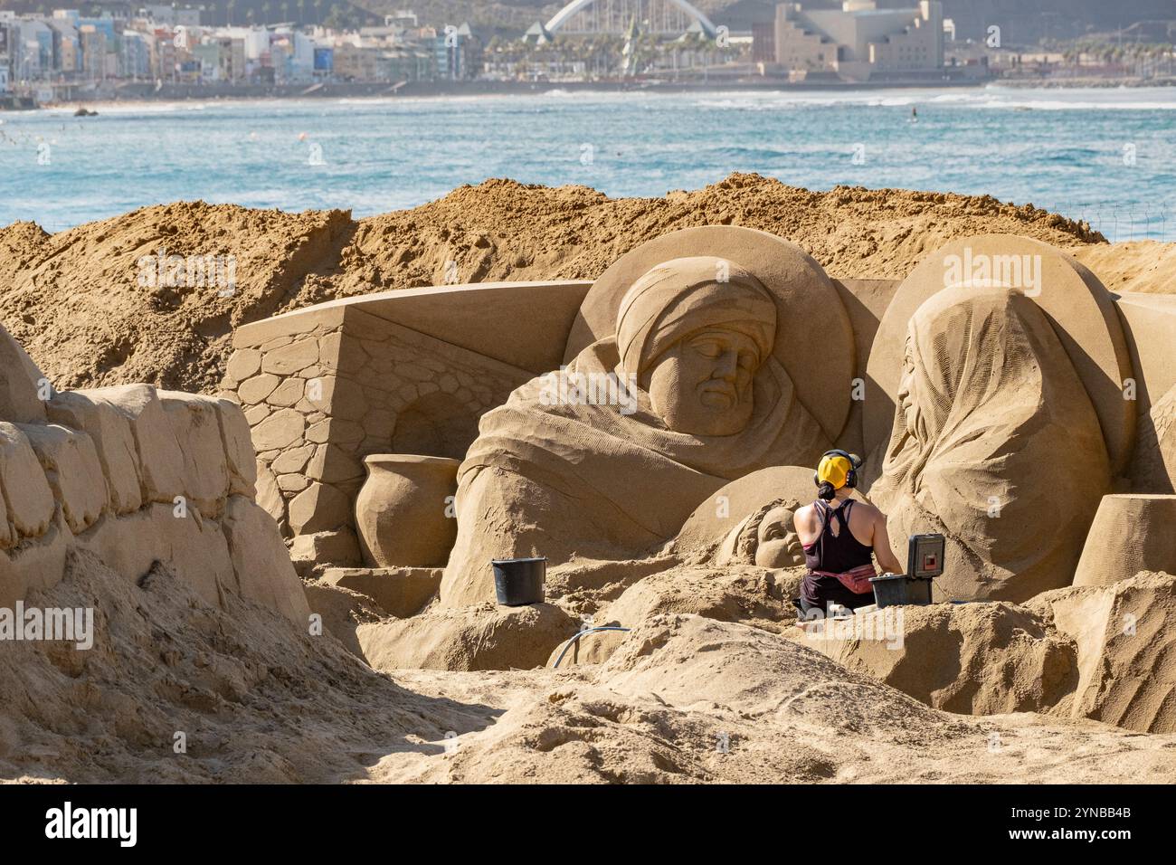 Las Palmas, Gran Canaria, Canary Islands, Spain 25th November, 2024. A team of international sand sculptors working on huge sand nativity scene on the city beach in Las Palmas. The 75 x 30. The nativity scene, which annually attracts more the 200,000 visitors, opens on 29th November. Credit: Alan Dawson/Alamy Live News Stock Photo