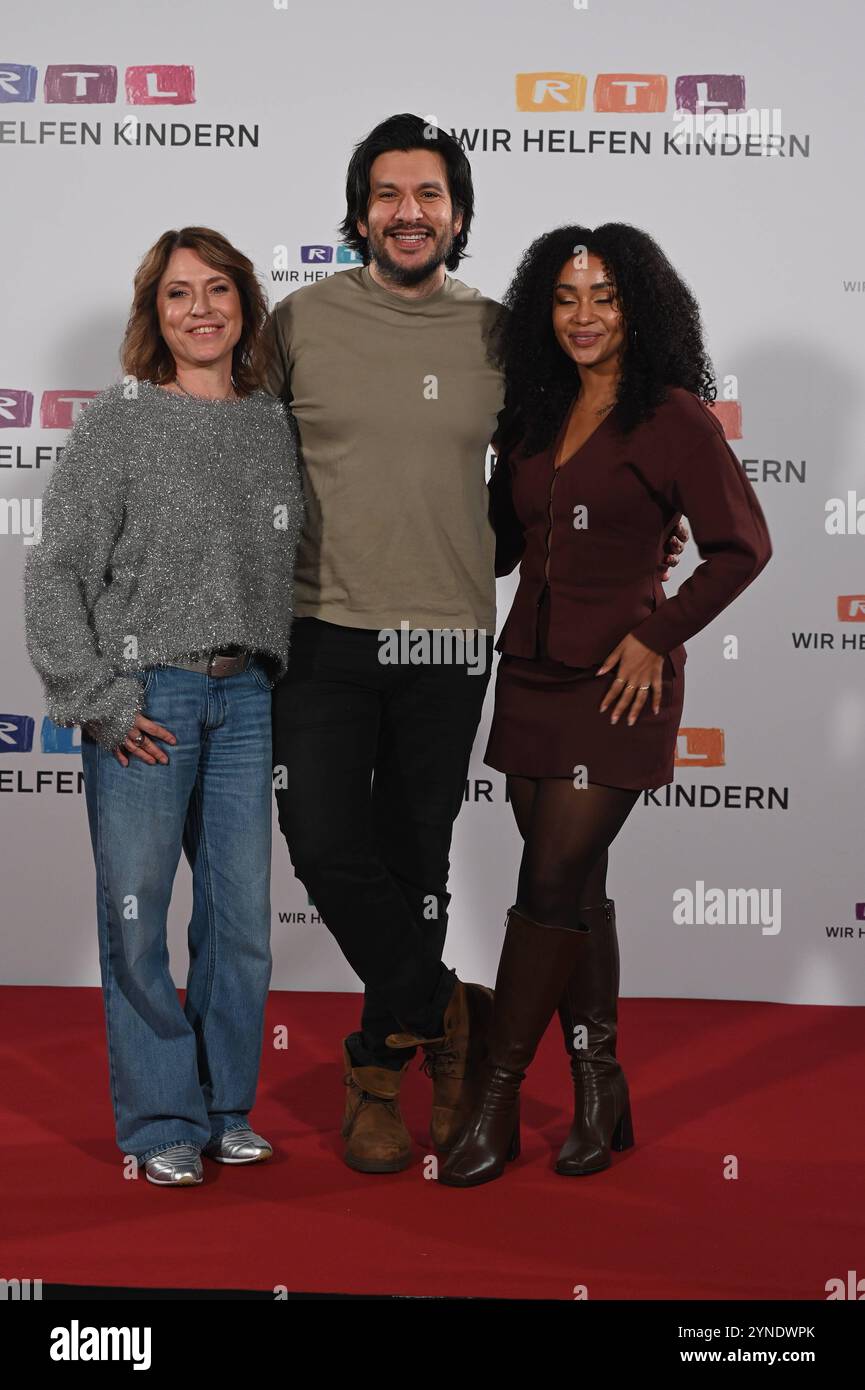 Schauspieler Berrit Arnold, Francisco Medina und Fereba Kone , l-r, nehmen am 29. RTL Spendenmarathon wir helfen Kindern 2024 teil *** Actors Berrit Arnold, Francisco Medina and Fereba Kone , l r, take part in the 29 RTL telethon wir helfen Kindern 2024 Stock Photo