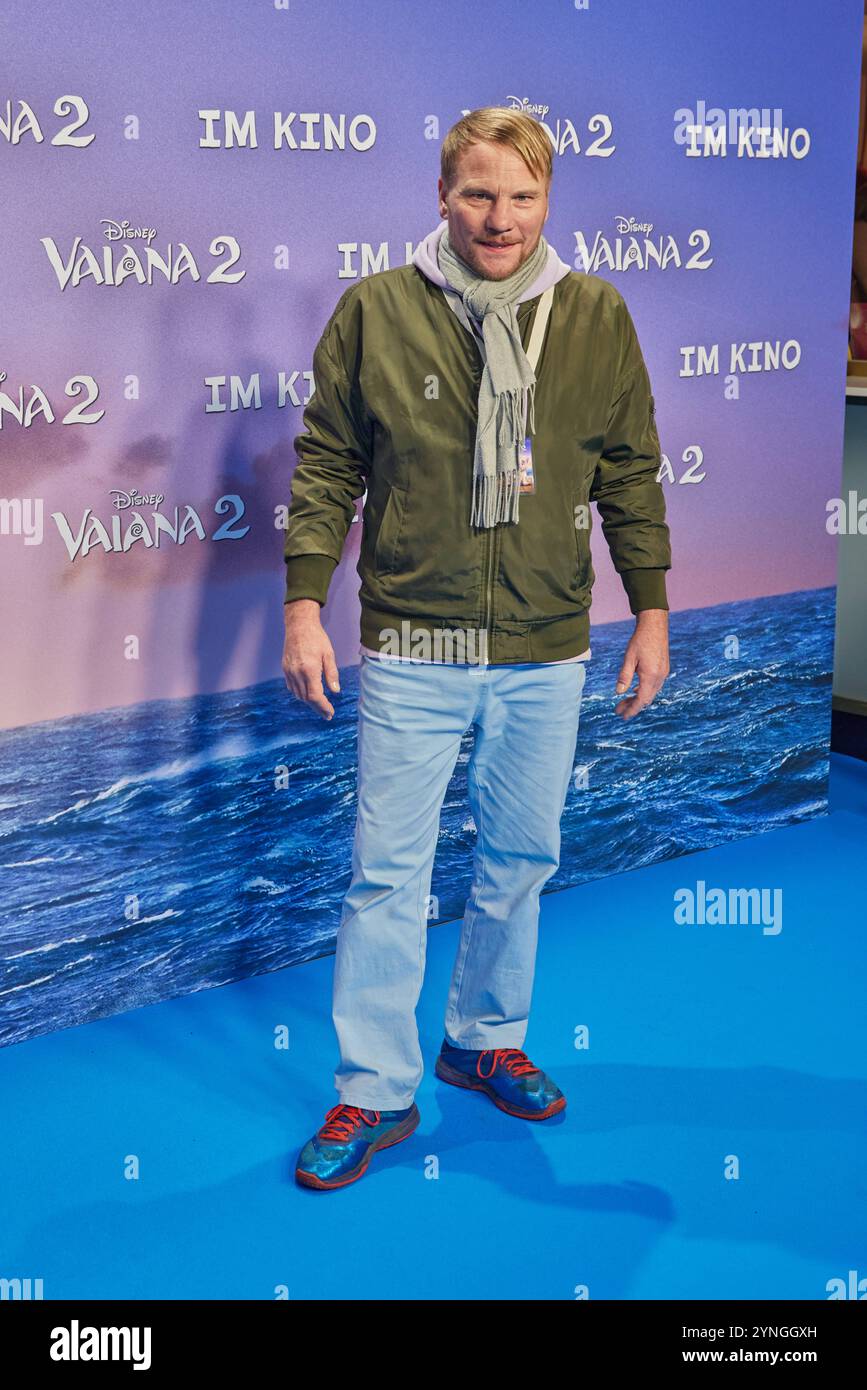 oli-bigalke-filmpremiere-vaiana-2-im-zoo-palast-berlin-am-25-11-2024
