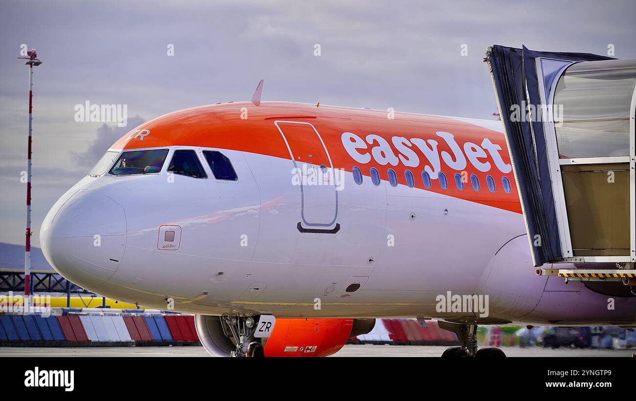 Nasenspitze Eines Airbus A320 Der Fluggesellschaft EasyJet Easy Jet nasenspitze-eines-airbus-a320-der-fluggesellschaft-easyjet-easy-jet